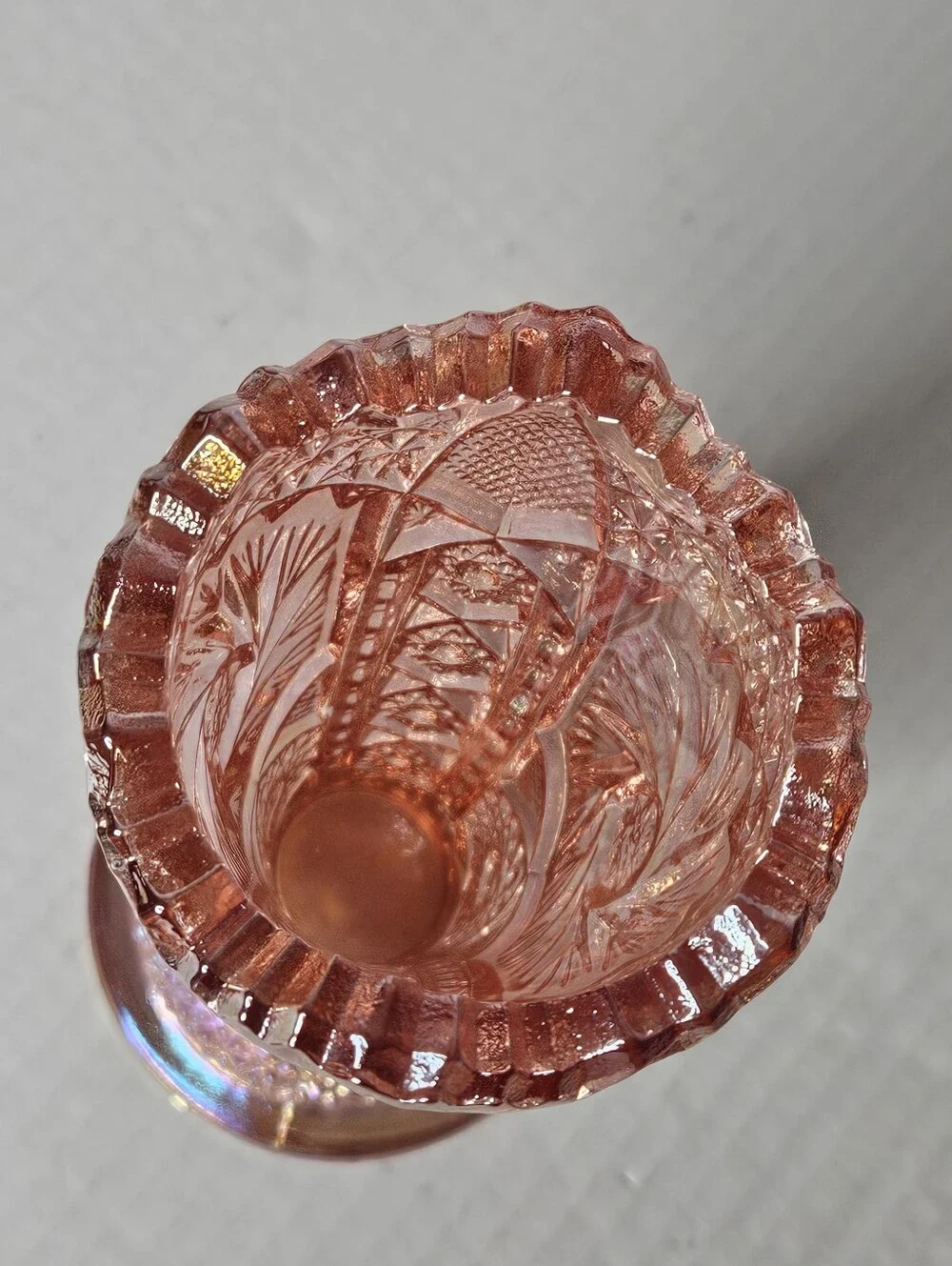 LE Smith Aztec Heritage Carnival Glass Whirling Star Vase Sawtooth Rim Pink